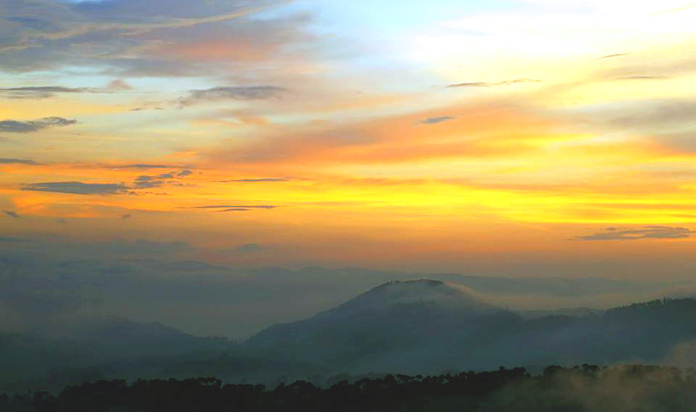 Sunset at Umiam Lake (Barapani) Umiam Lake (Barapani)
