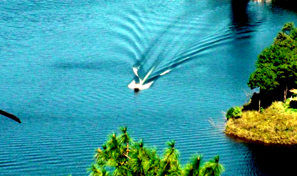 Boating on Umiam Lake (Barapani) Umiam Lake (Barapani)